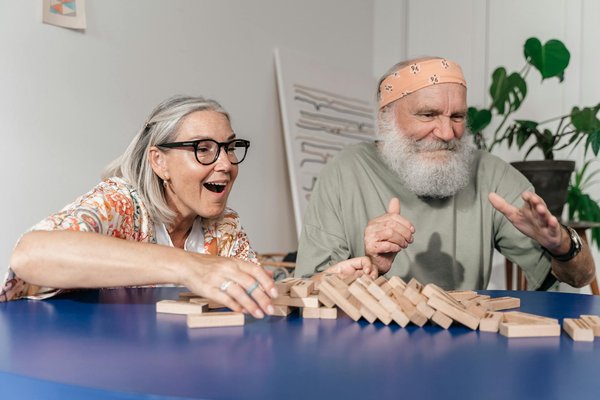 Les dangers de la solitude chez les seniors : comprendre et aider